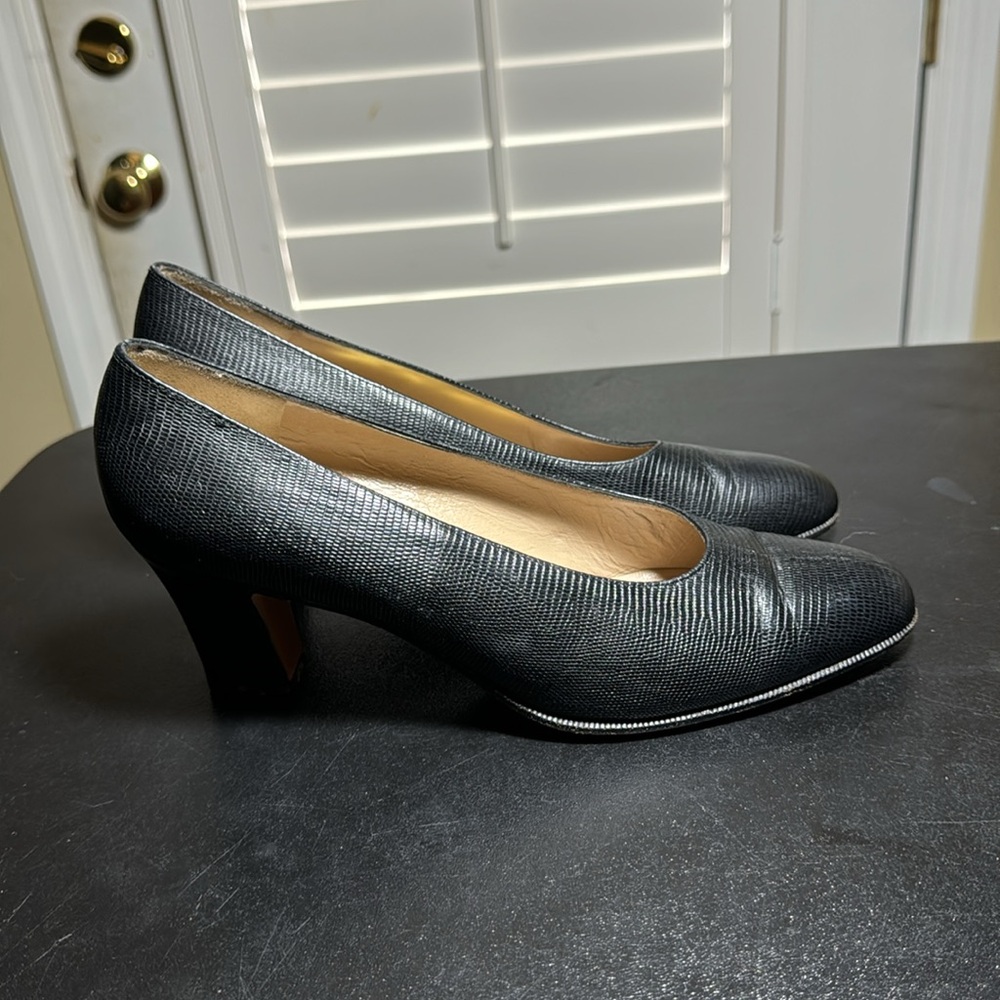 Salvatore Ferraro 7.5B black pumps View 3